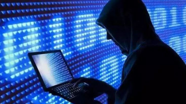 免费盗微信密码黑客软件真的存在吗？揭秘骗局风险与微信官方安全防护指南