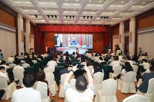 远程监测对方微信聊天记录真的可行吗？揭秘技术局限与法律风险