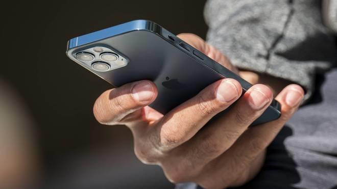 黑客手机定位吧：揭秘手机定位原理与防护技巧，保护隐私安全