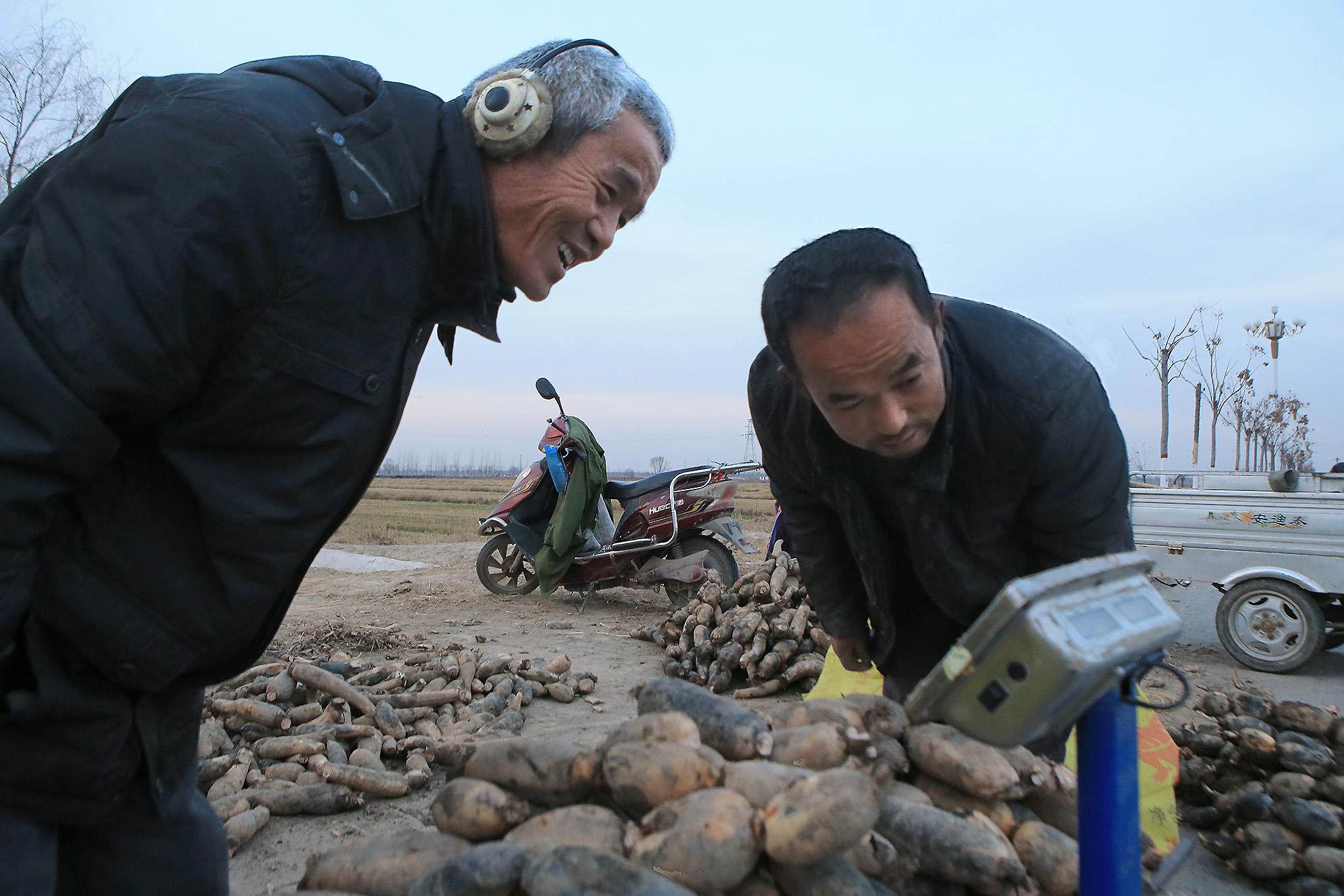 一天挣2万的黑渠道真相揭秘：如何识别非法陷阱并选择合法致富之路  第1张