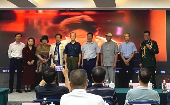 无需密码登别人的qq号？揭秘QQ账号安全风险与防护全攻略，守护你的数字家园  第3张