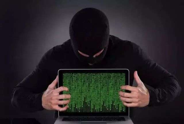 当黑客一个月多少钱？揭秘合法与非法收入差距及隐性成本