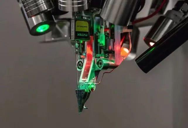 24小时在线的网络黑客微信:揭露背后风险与安全替代方案