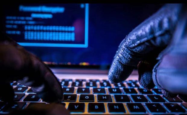 24小时黑客在线接单平台：揭秘数字暗网的风险与防范指南