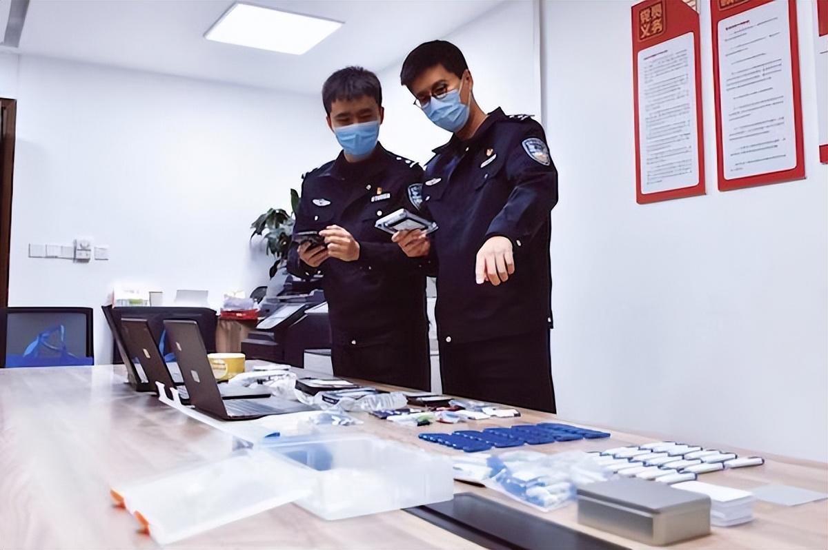 靠谱的黑客联系方式在哪里？官方渠道与地下论坛风险对比，助你安全解决技术难题  第3张