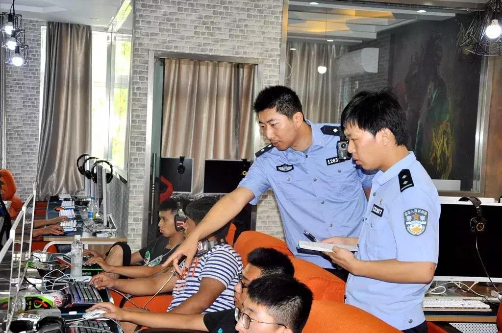 免费简单黑客qq联系方式是什么？合法查找与安全防护全攻略  第1张