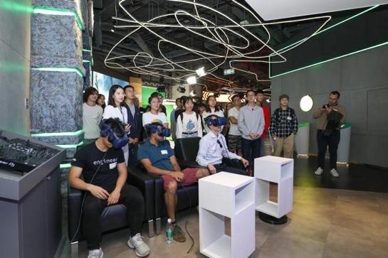 40岁了学编程已经太晚了？揭秘成年人的编程学习优势与成功转型路径  第2张