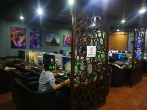 黑客24小时接单查询个人信息？揭秘非法服务真相与防范指南，保护你的数字身份安全