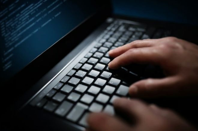 免费黑客24小时接单是真的吗？揭秘网络骗局与正规安全服务选择指南  第3张