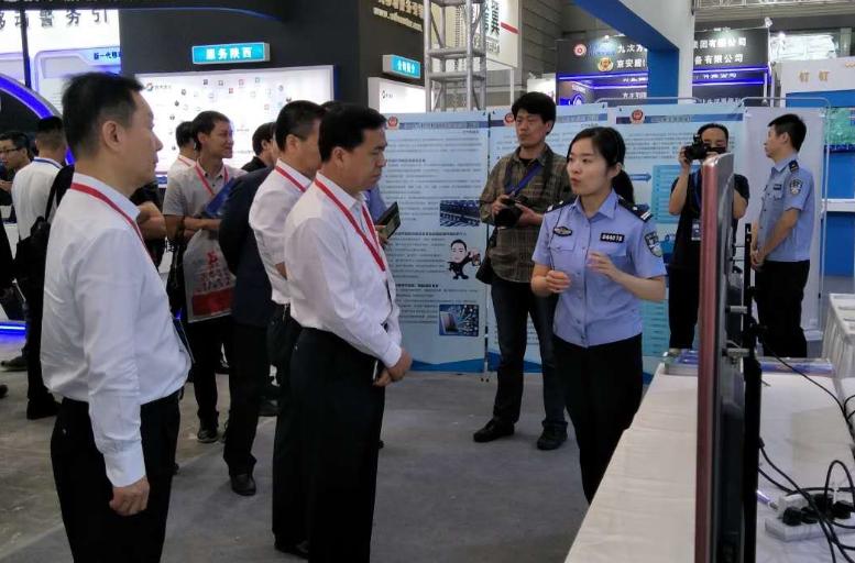 虚拟位置定位修改器免费下载与使用指南：轻松修改GPS定位，解锁全球任意位置打卡  第2张