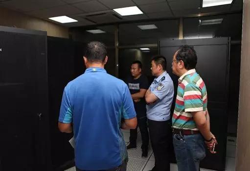 找黑客查人多少钱？揭秘真实价格与风险，教你安全合法查人方法  第2张