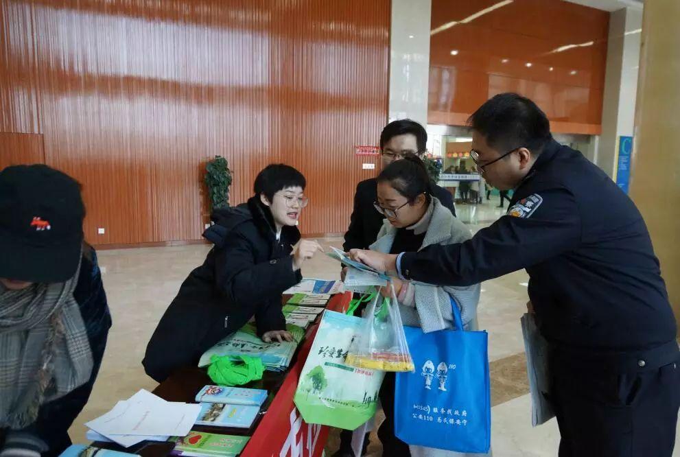 网络技术人员干什么的？揭秘数字世界守护者的日常工作与职业前景