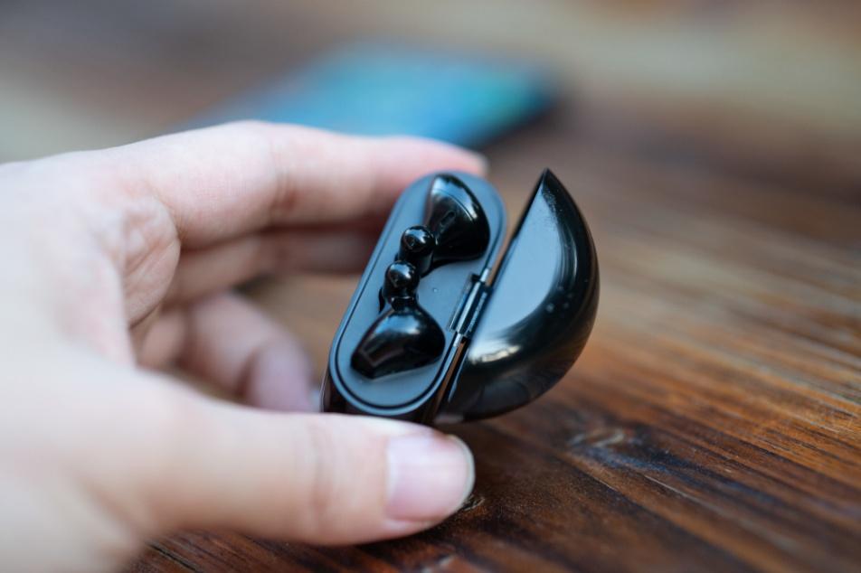 华为FreeBuds新手必看：从开箱到精通，轻松上手享受无线音乐自由