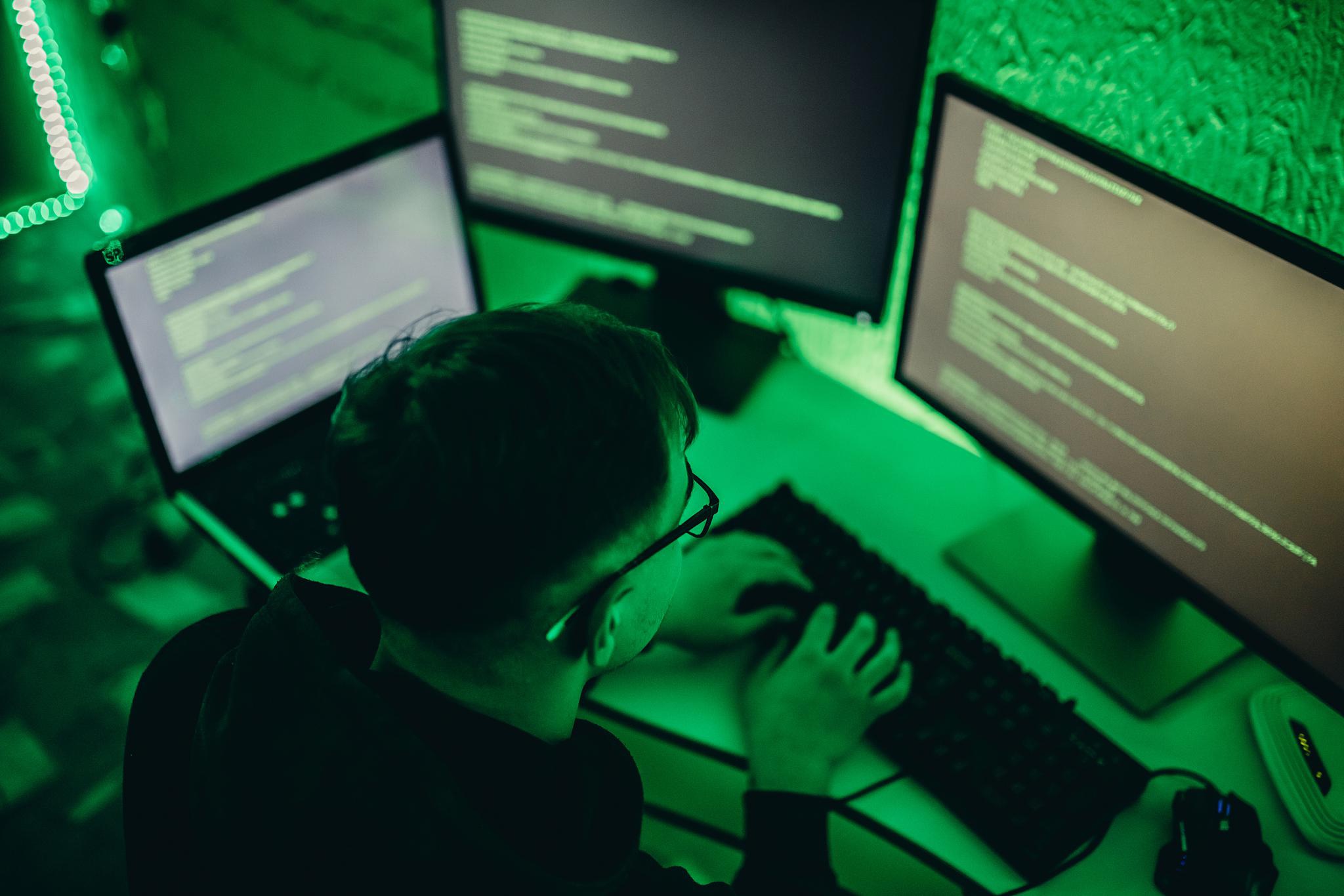 揭秘黑客年薪千万美金：白帽黑客如何通过网络安全技能实现财富自由