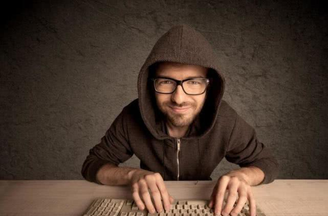 黑客为什么不用鼠标？揭秘键盘快捷键与命令行如何提升效率与控制力